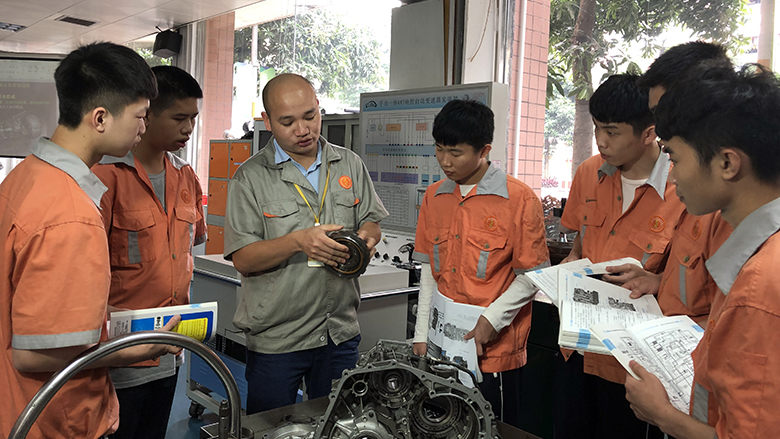 Chinese Manager teaching new labour